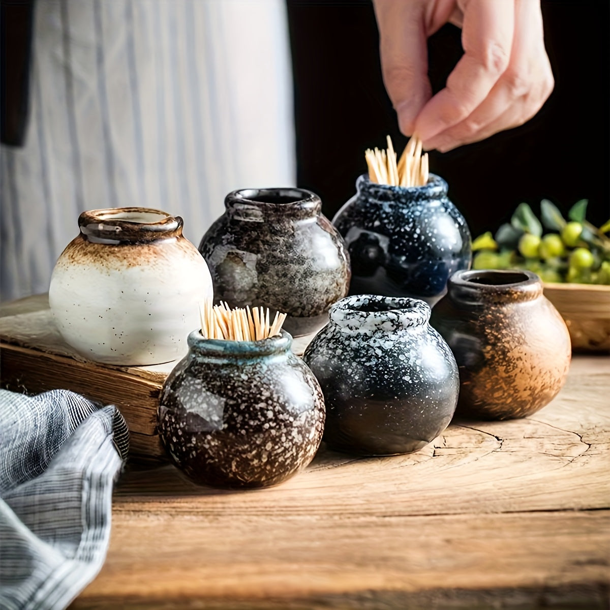 Retro Ceramic Toothpick Holder | Creative Toothpick Jar for Hotel, Restaurant & Home Decor